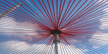 Gurtunterkonstruktion mit Netz von unten